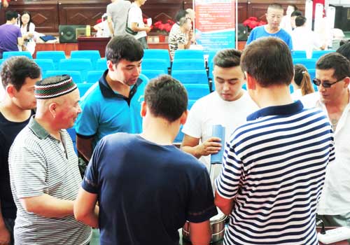 我市公交出租車攜手普瑞眼科為千名司機檢查眼睛