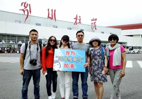 【明眸格?；ā拷衿鹚凸饷鬟M(jìn)西藏 點(diǎn)亮索縣孩子眼里的光