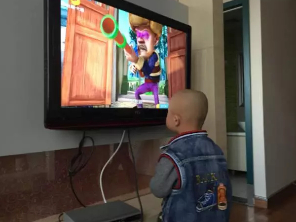 3歲唐氏綜合癥男孩罹患先天性白內(nèi)障，人工晶體植入