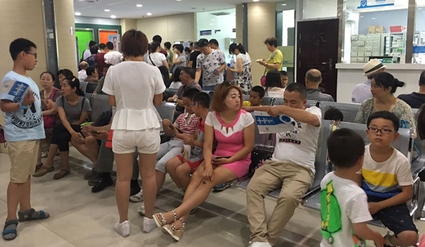 天津眼科斜弱視專家岳以英教授來(lái)疆坐診首日現(xiàn)場(chǎng)火爆!