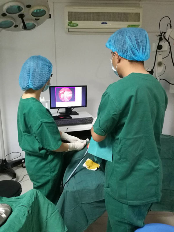 普瑞眼科專家來疆親診，4名淚道病患者手術