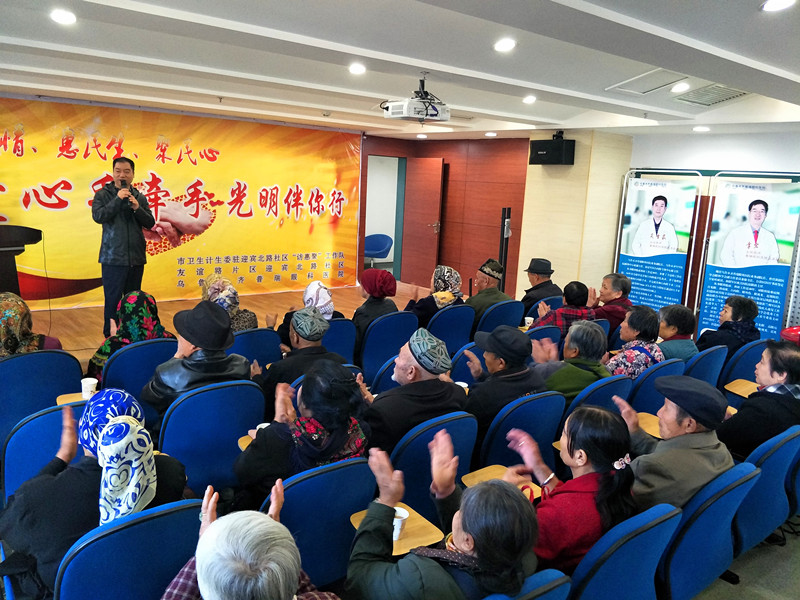 訪惠聚工作組助80余位老人查眼疾