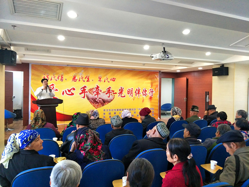 訪惠聚工作組助80余位老人查眼疾