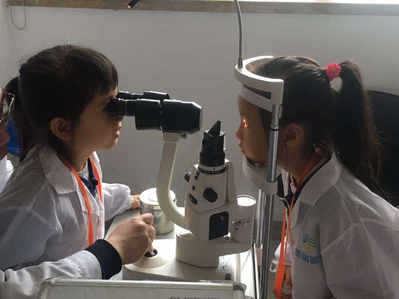 愛眼護(hù)眼，幼兒園小朋友華麗變身“眼科小醫(yī)生”啦!