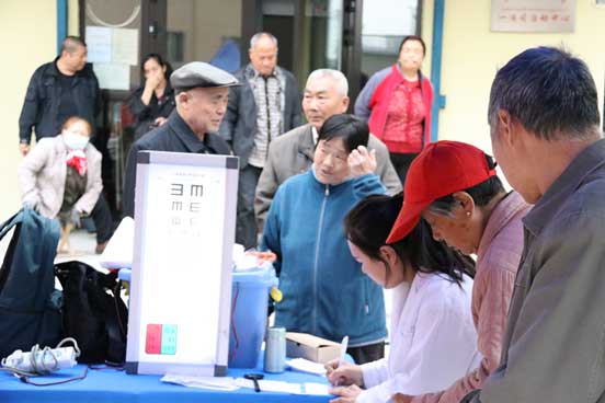 情暖重陽節(jié)，讓愛看得見,普瑞眼科醫(yī)生走進(jìn)社區(qū)眼健康義診