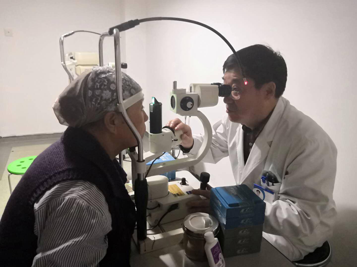 角膜移植+白內(nèi)障手術(shù)成功實施，64歲阿姨重回晚年幸福時光