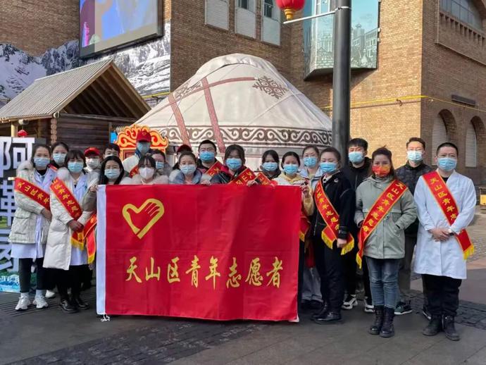 不一樣的時(shí)代，一樣的奉獻(xiàn)！雷鋒精神永流傳！