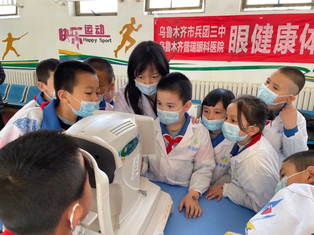 眼科小醫(yī)生職業(yè)體驗活動進校園，愛護眼睛從小做起!