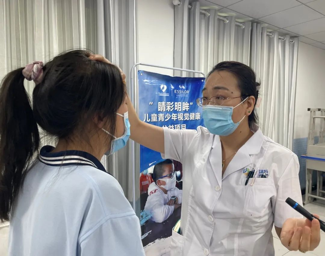 41度高溫下的公益，讓哈密孩子的“視界”更加光明